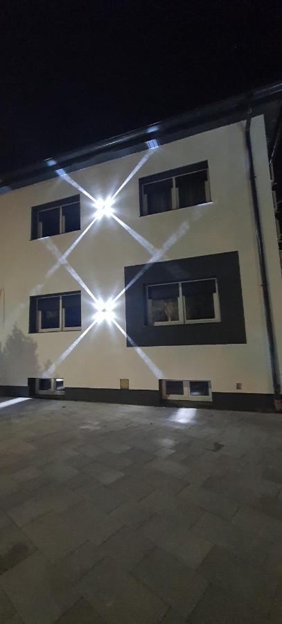 Blue Diamond **** Apartman Varasd Kültér fotó